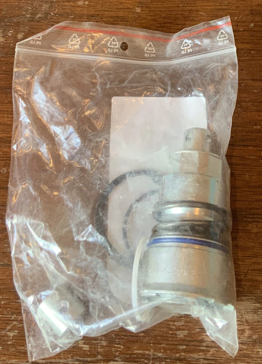 Hydraulic Breakaway Cartridge Coupler, Female image 0