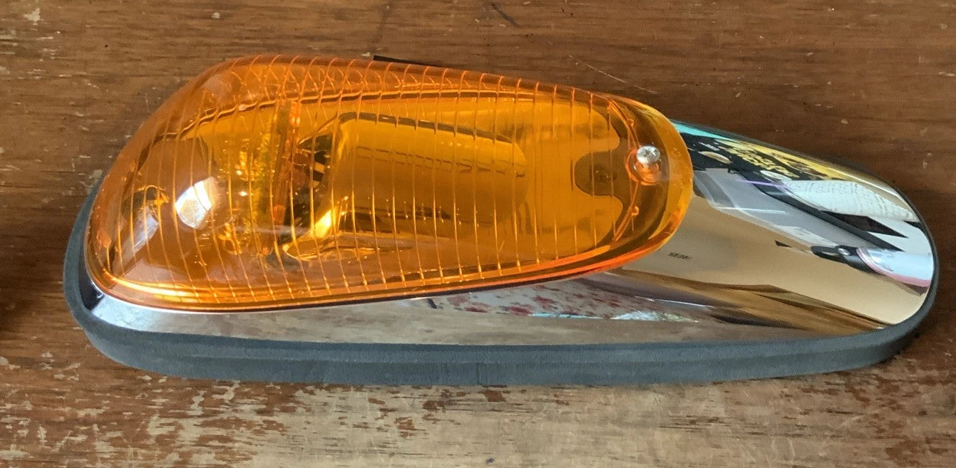 GENUINE PACCAR AMBER CLEARANCE LIGHT image 0