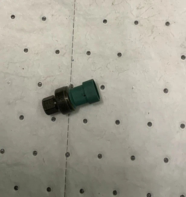 Ap Air Low Pressure Switch, Peterbilt image 2