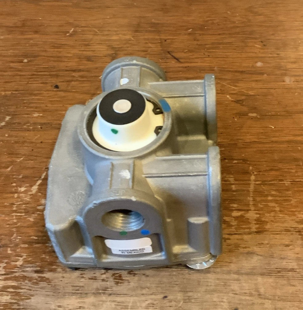 Bendix R-12 Universal Brake Relay Valve image 3