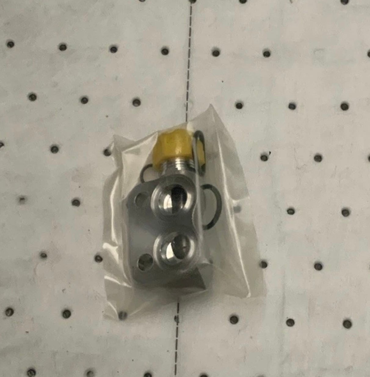 Compressor Discharge Manifold, denso 6E171 image 1