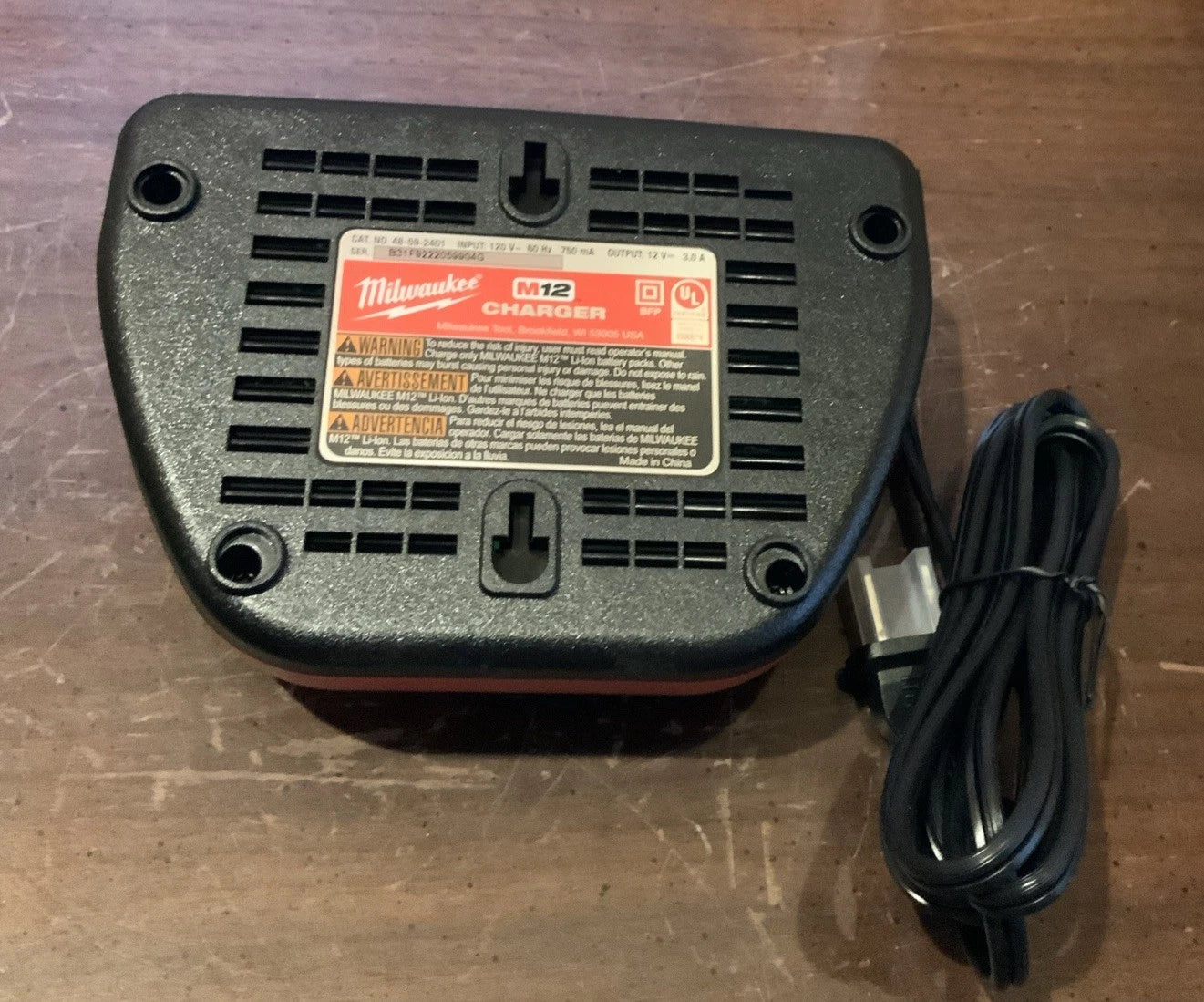 Milwaukee M12 Lithium-ion Battery Charger image 1