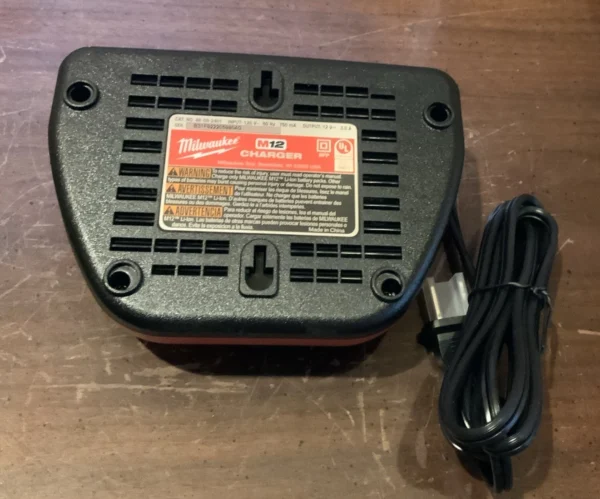 Milwaukee M12 Lithium-ion Battery Charger - Image 2